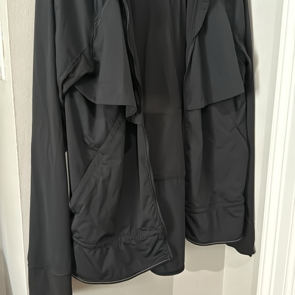 Like new lululemon black hoodie sz 10 - Picture 2 of 5